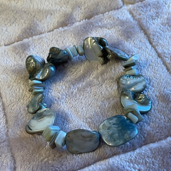 Abalone Shell Stretch Bracelet Beautiful Shades Of Blue Colors - Picture 3 of 6